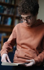 Czech translation project - Jamie holding a letter (portrait)