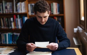 Czech translation project - Miles Bishop reading letters (portrait)