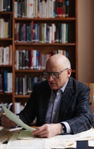 Czech translation project - Paul holding a letter (portrait)